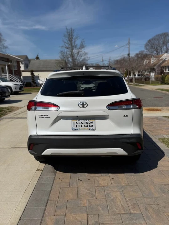 2022 Toyota Corolla Cross - Image 5 of 10