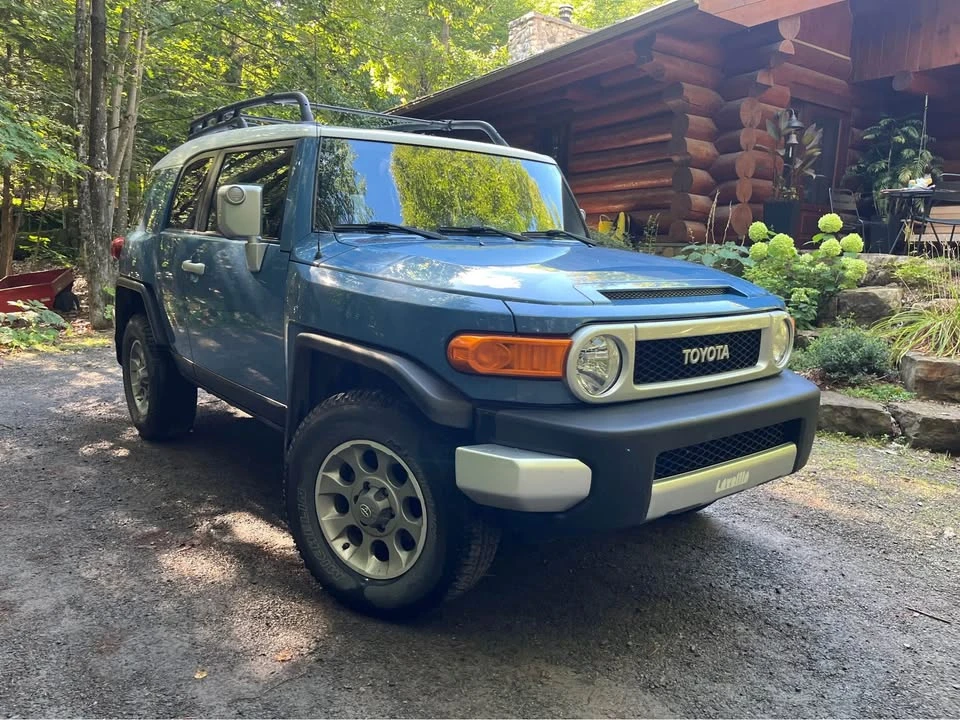 2012 Toyota FJ Cruiser - Image 2 of 9