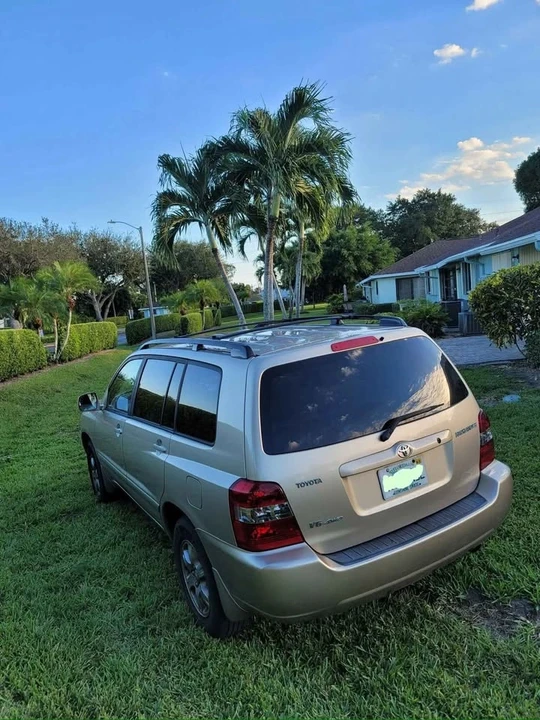 2005 Toyota Highlander - Image 8 of 10
