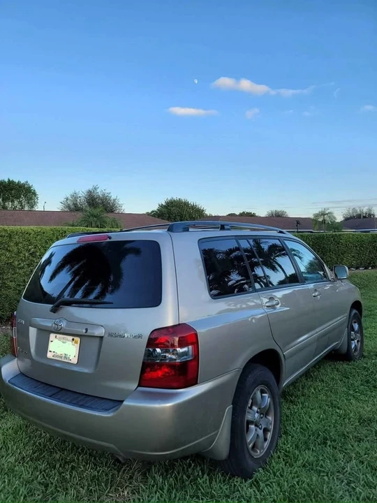 2005 Toyota Highlander - Image 2 of 10