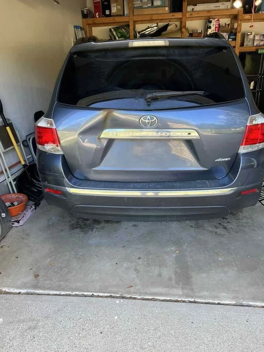2011 Toyota Highlander - Image 3 of 4