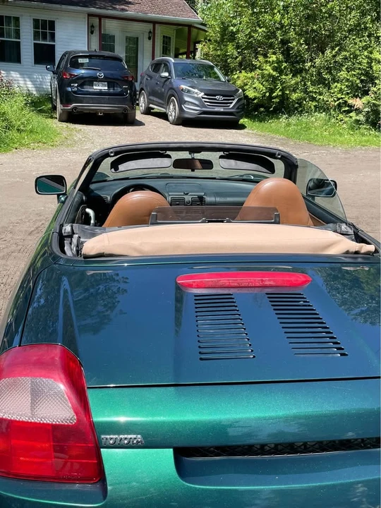2002 Toyota MR2 Spyder/MR-S - Image 2 of 3