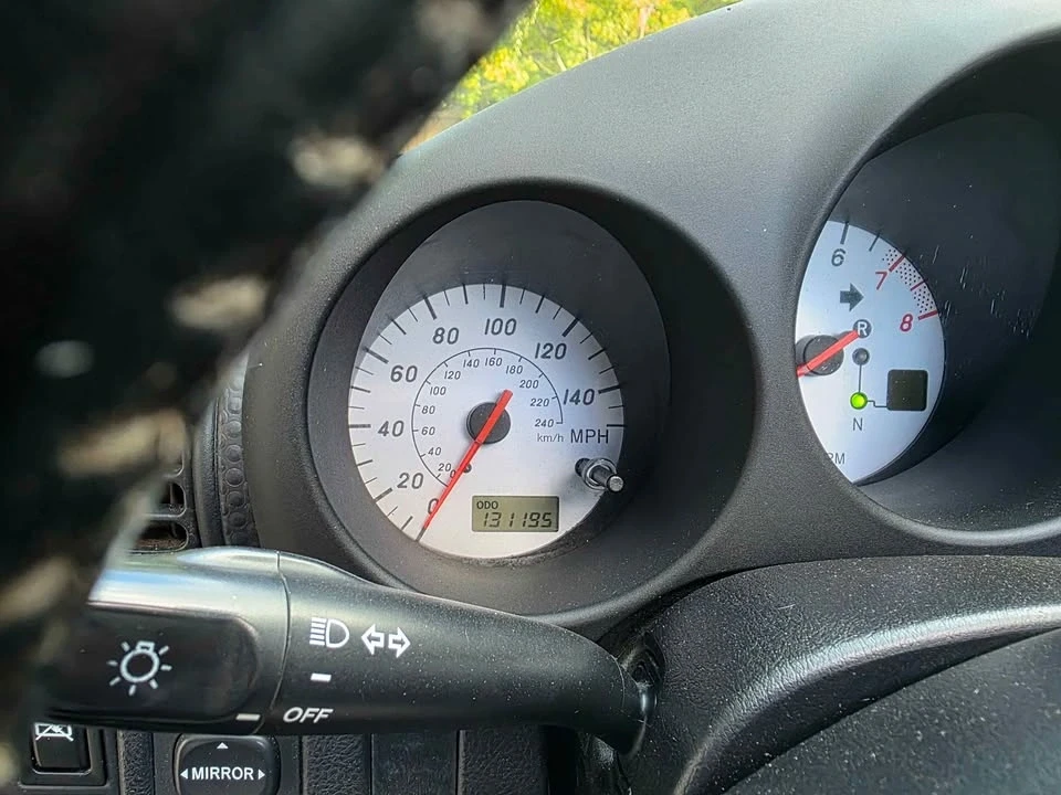 2002 Toyota MR2 Spyder/MR-S - Image 9 of 10