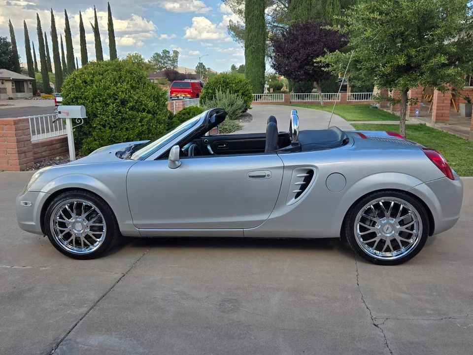 2004 Toyota MR2 Spyder/MR-S - Image 5 of 9