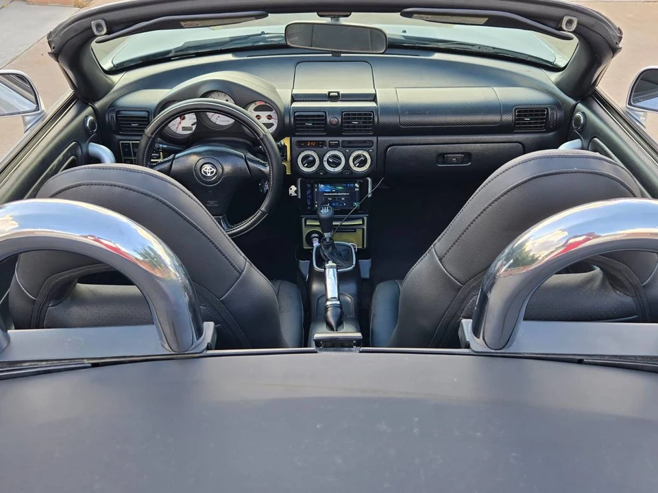 2004 Toyota MR2 Spyder/MR-S - Image 8 of 9