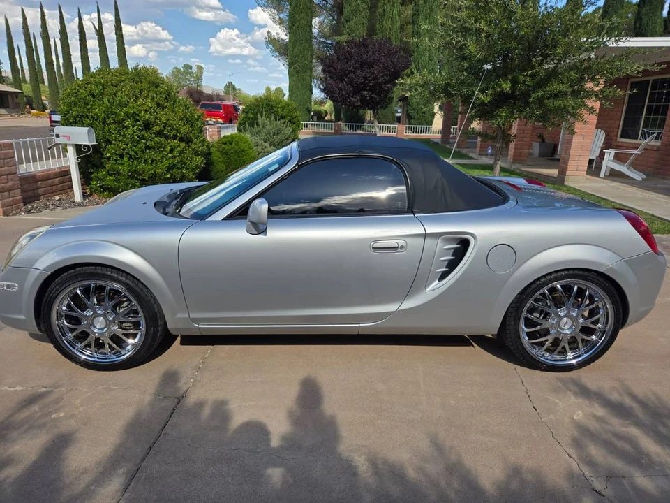 2004 Toyota MR2 Spyder/MR-S - Image 2 of 9