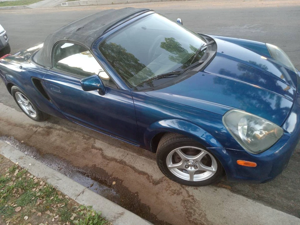 2000 Toyota MR2 Spyder/MR-S - Image 2 of 24