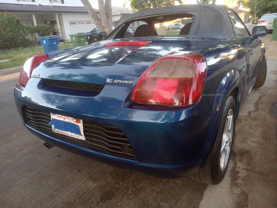 2000 Toyota MR2 Spyder/MR-S - Image 13 of 24