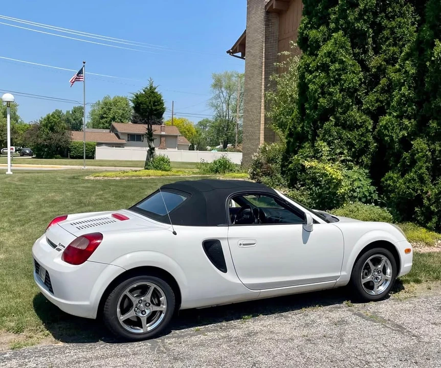 2002 Toyota MR2 Spyder/MR-S - Image 5 of 10
