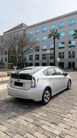 2015 Toyota Prius 3rd Gen - Image 5 of 9