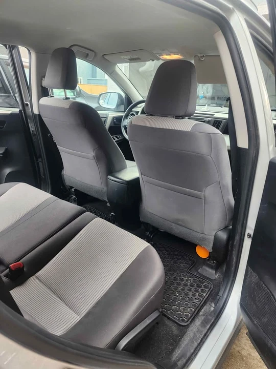 Toyota RAV4 - Image 5 of 10