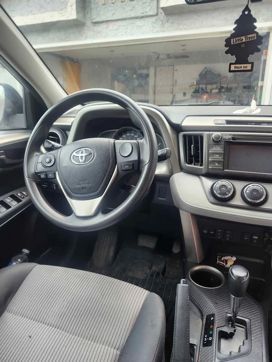 Toyota RAV4 - Image 9 of 10