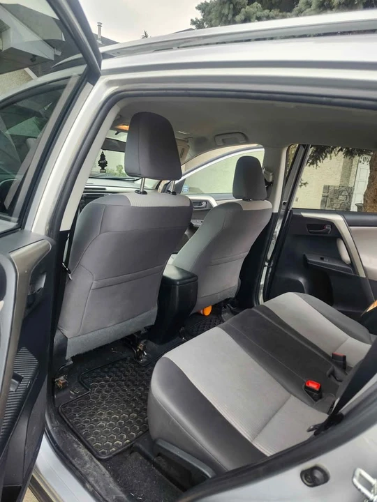 Toyota RAV4 - Image 7 of 10