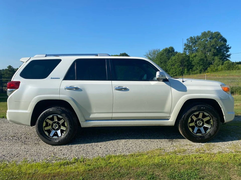 2011 Toyota 4Runner 5th Gen - Image 2 of 10