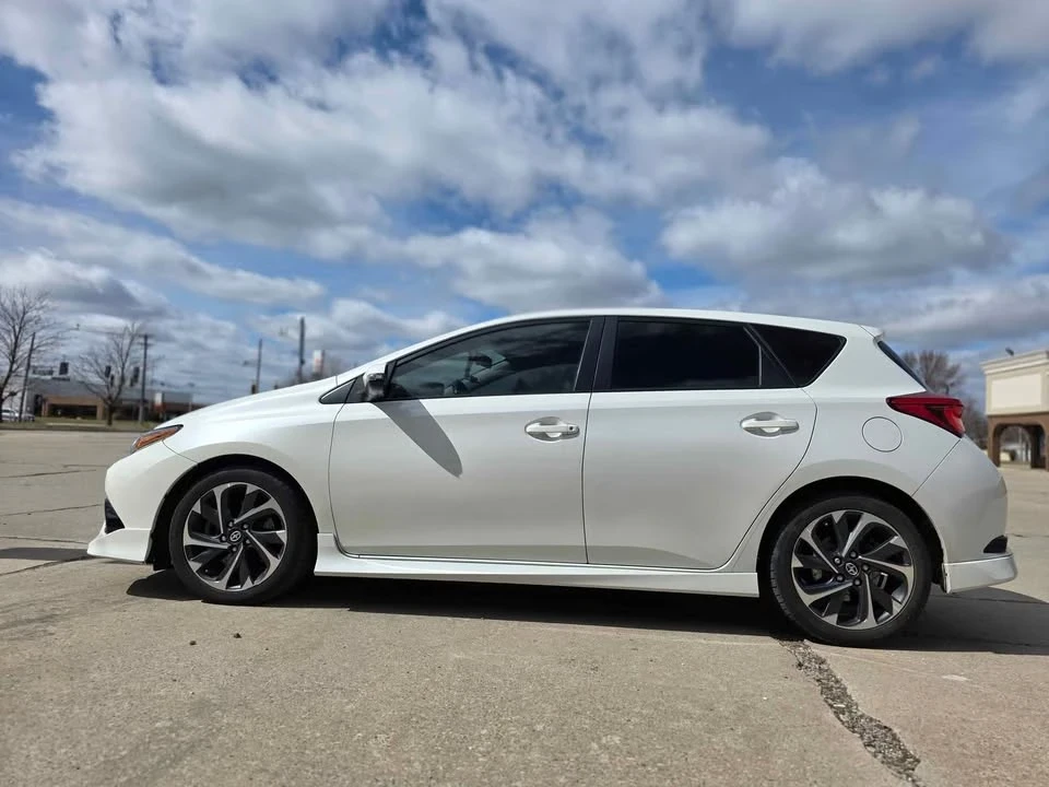 2016 Toyota Corolla 11th Gen - Image 2 of 10