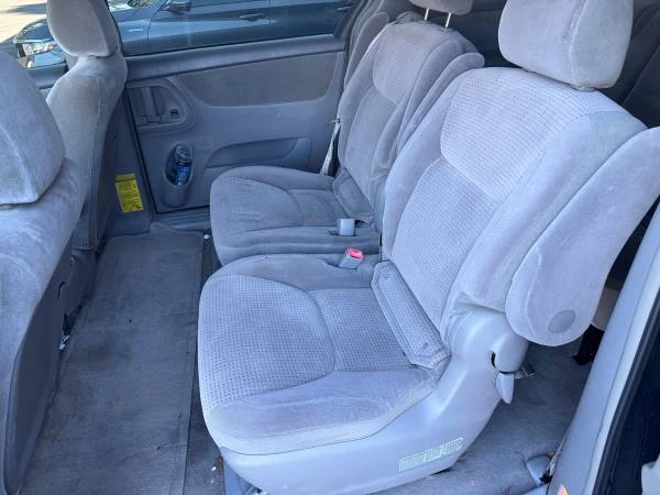 2004 Toyota Sienna 2nd Gen - Image 4 of 6