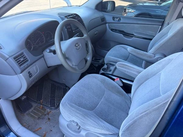 2004 Toyota Sienna 2nd Gen - Image 3 of 6