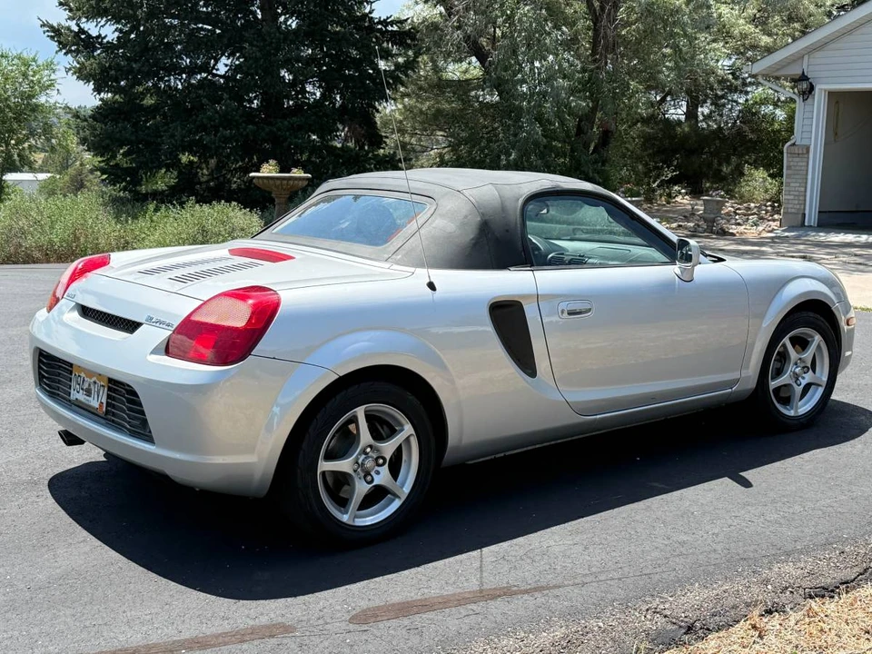 2002 Toyota MR2 Spyder/MR-S - Image 2 of 5