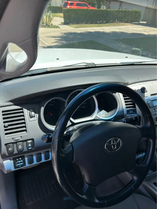 Toyota Tacoma - Image 5 of 8
