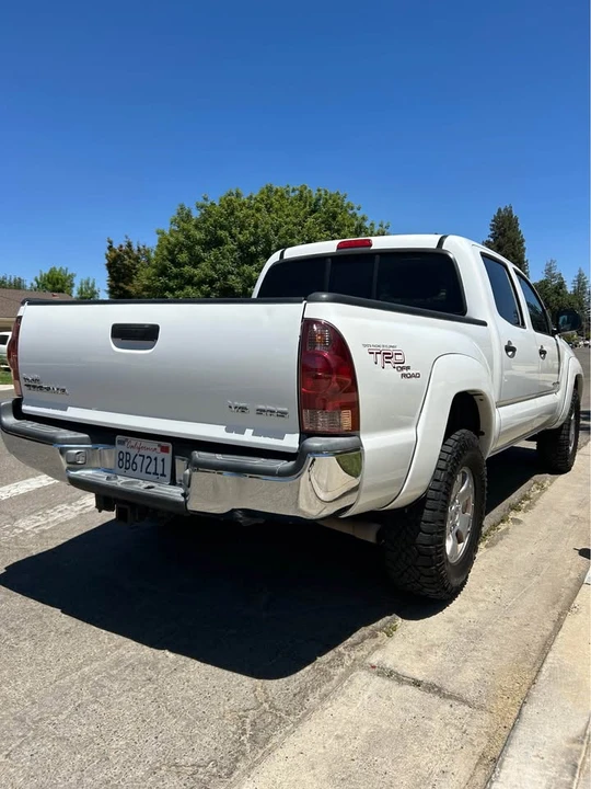 Toyota Tacoma - Image 3 of 8