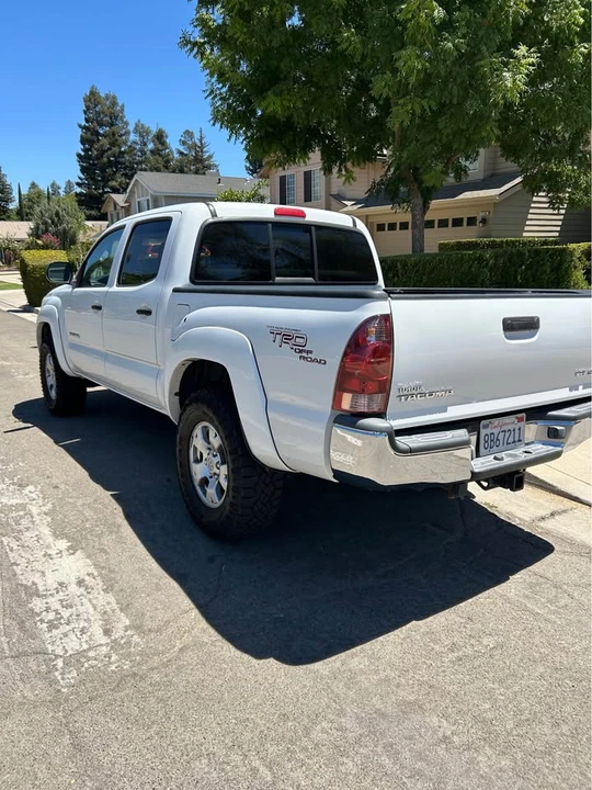 Toyota Tacoma - Image 4 of 8