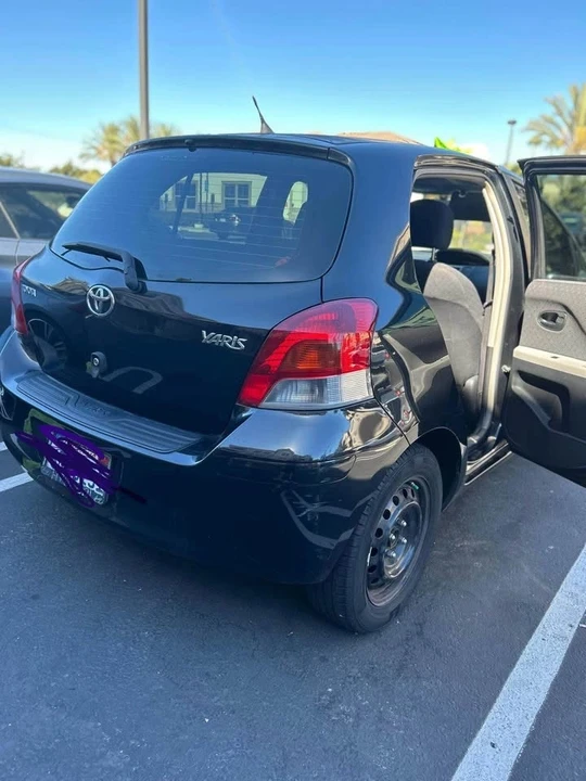 2012 Toyota Yaris - Image 8 of 9