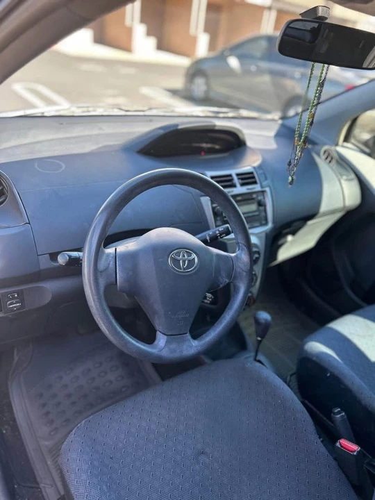 2012 Toyota Yaris - Image 5 of 9