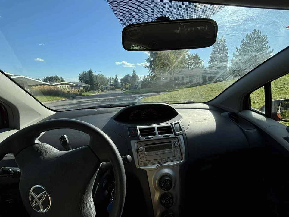 2010 Toyota Yaris - Image 7 of 8