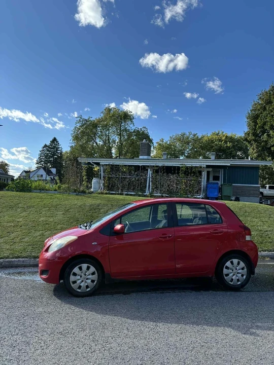 2010 Toyota Yaris - Image 3 of 8