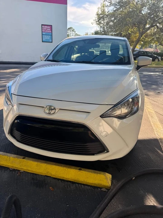 2018 Toyota Yaris - Image 2 of 10
