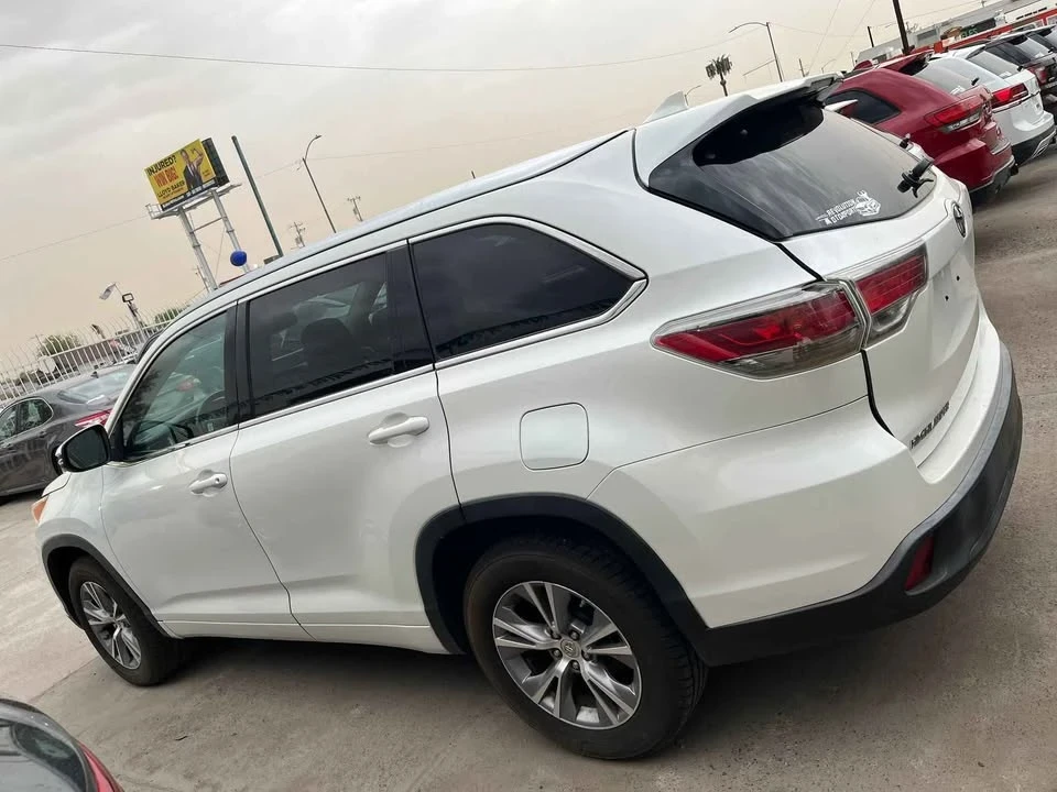 2014 Toyota Highlander - Image 6 of 8