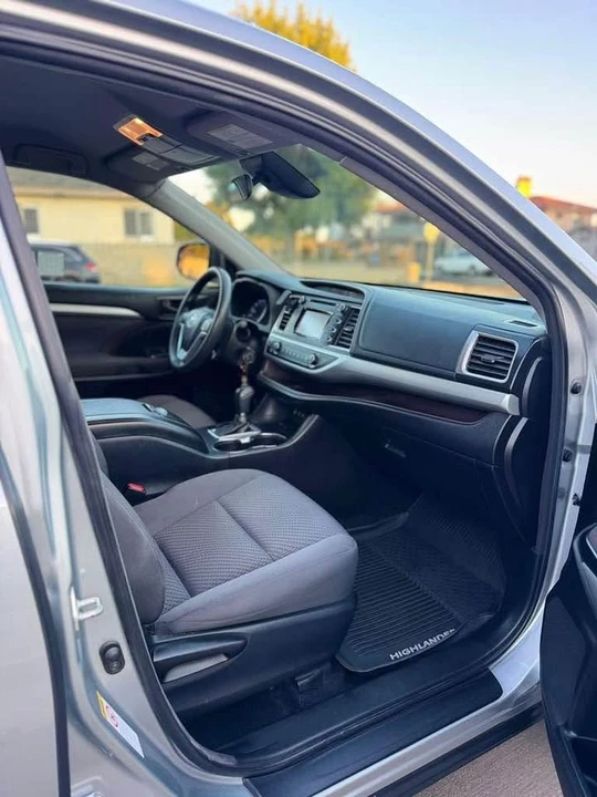 2018 Toyota Highlander - Image 2 of 10