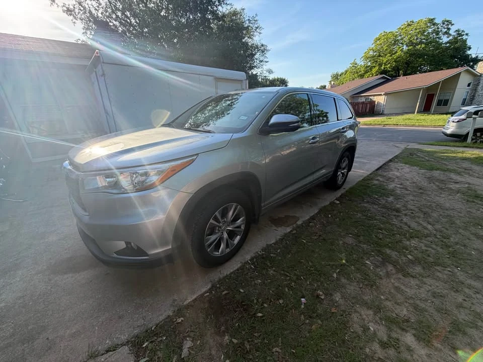 2015 Toyota Highlander - Image 2 of 6