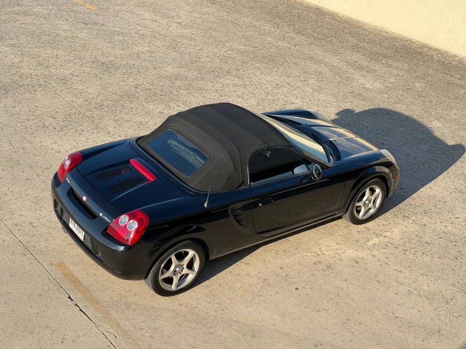 2003 Toyota MR2 Spyder/MR-S - Image 11 of 12