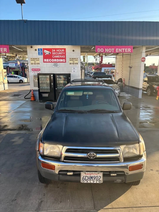 Toyota 4Runner - Image 5 of 6