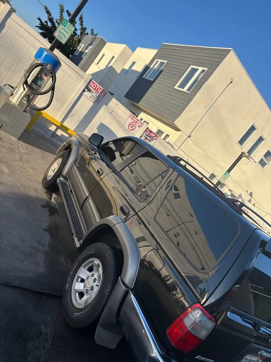 Toyota 4Runner - Image 6 of 6