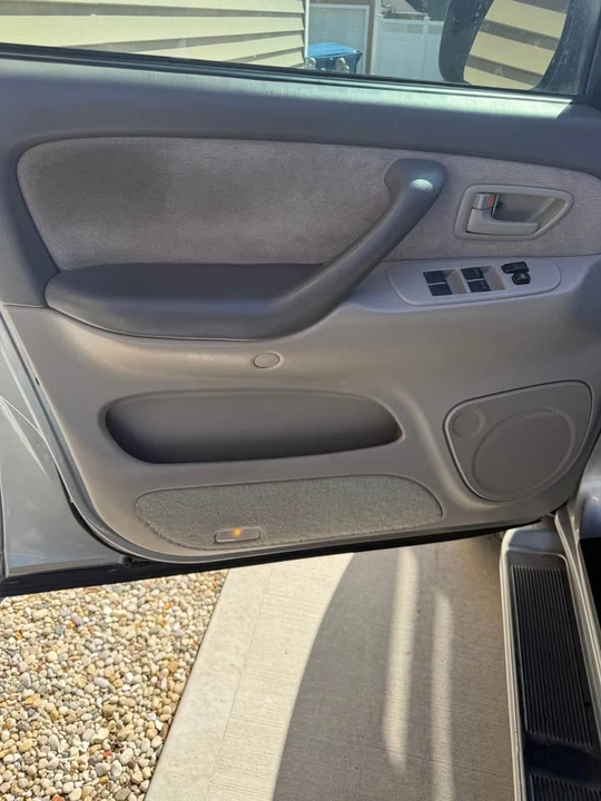 2006 Toyota Sequoia 1st Gen - Image 9 of 10