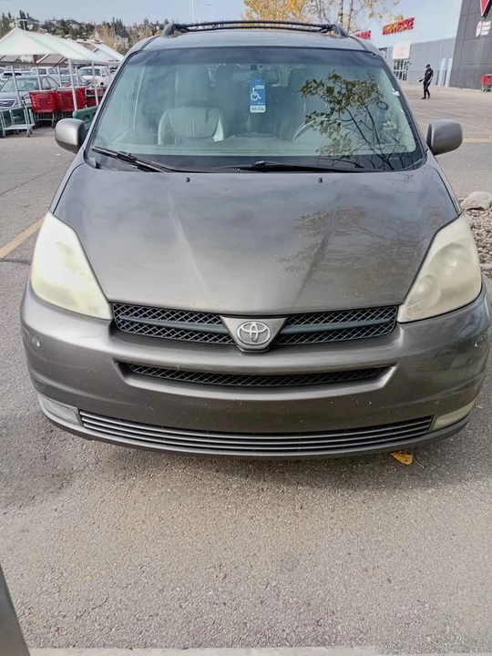 2004 Toyota Sienna 2nd Gen - Image 2 of 8