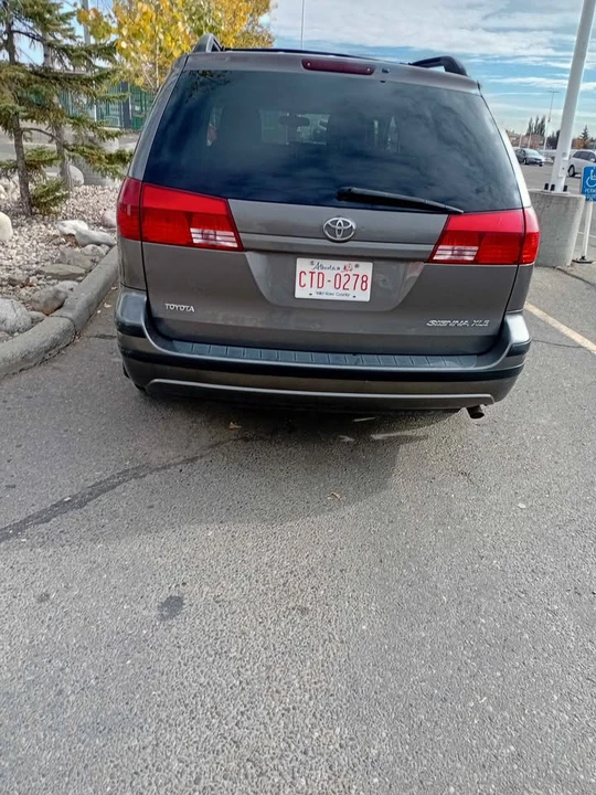2004 Toyota Sienna 2nd Gen - Image 3 of 8