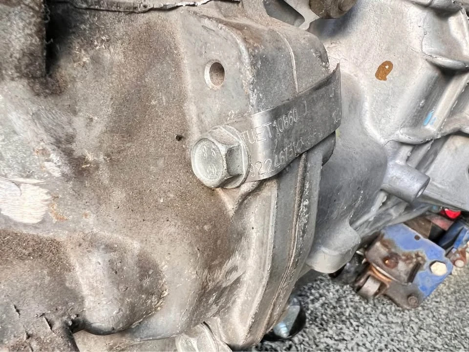 2011 Parts & Memorabilia Gearboxes - Image 2 of 3