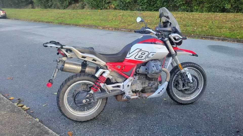 2025 Moto Guzzi - Image 2 of 3