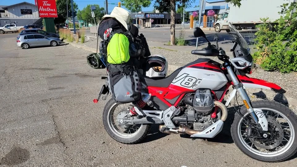 2025 Moto Guzzi - Image 3 of 3