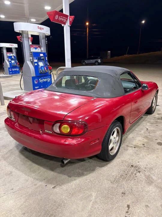 2000 Mazda NB MX-5 Miata - Image 3 of 8