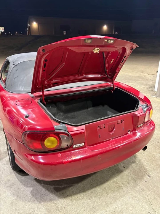 2000 Mazda NB MX-5 Miata - Image 6 of 8