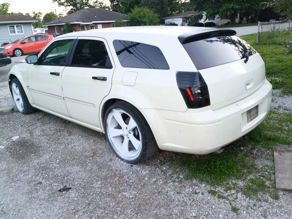 2005 Dodge Magnum SRT8 2nd Gen - Image 2 of 3