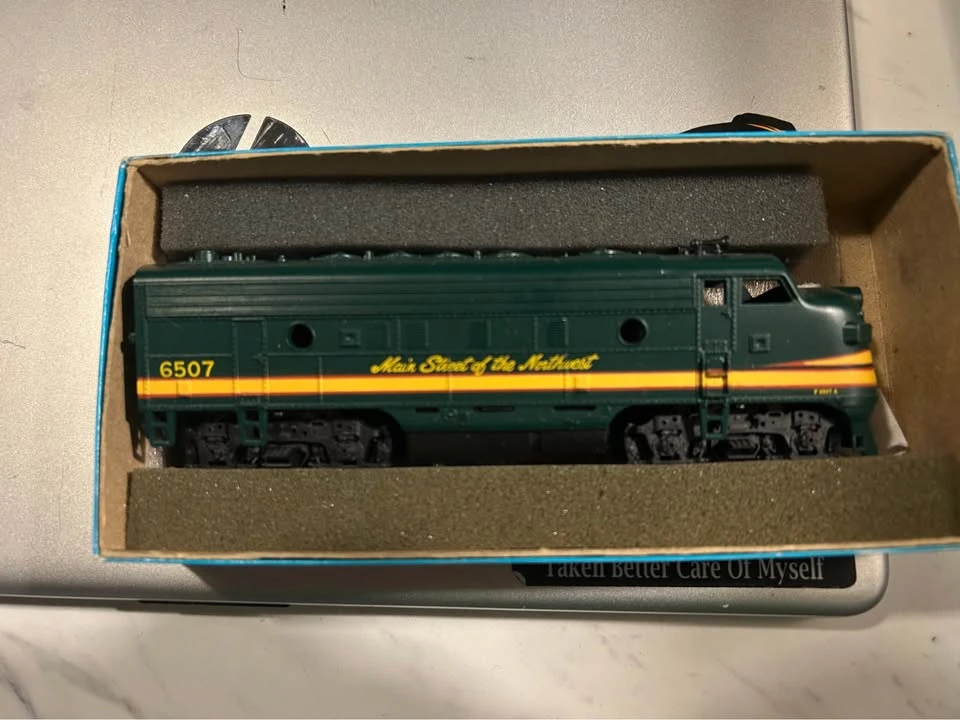 Parts & Memorabilia Scale Models - Image 4 of 9