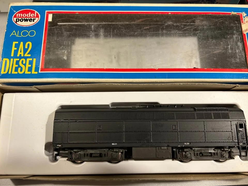 Parts & Memorabilia Scale Models - Image 3 of 9