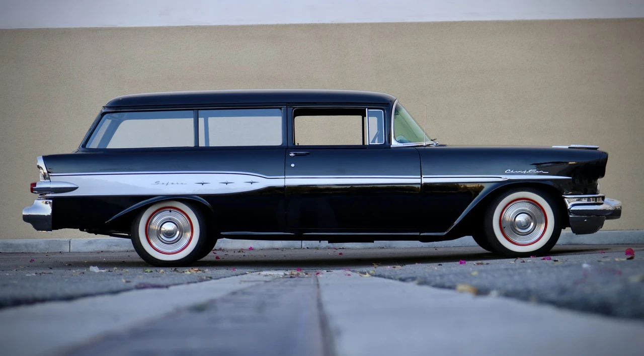 1957 Pontiac Chieftain - Image 23 of 31