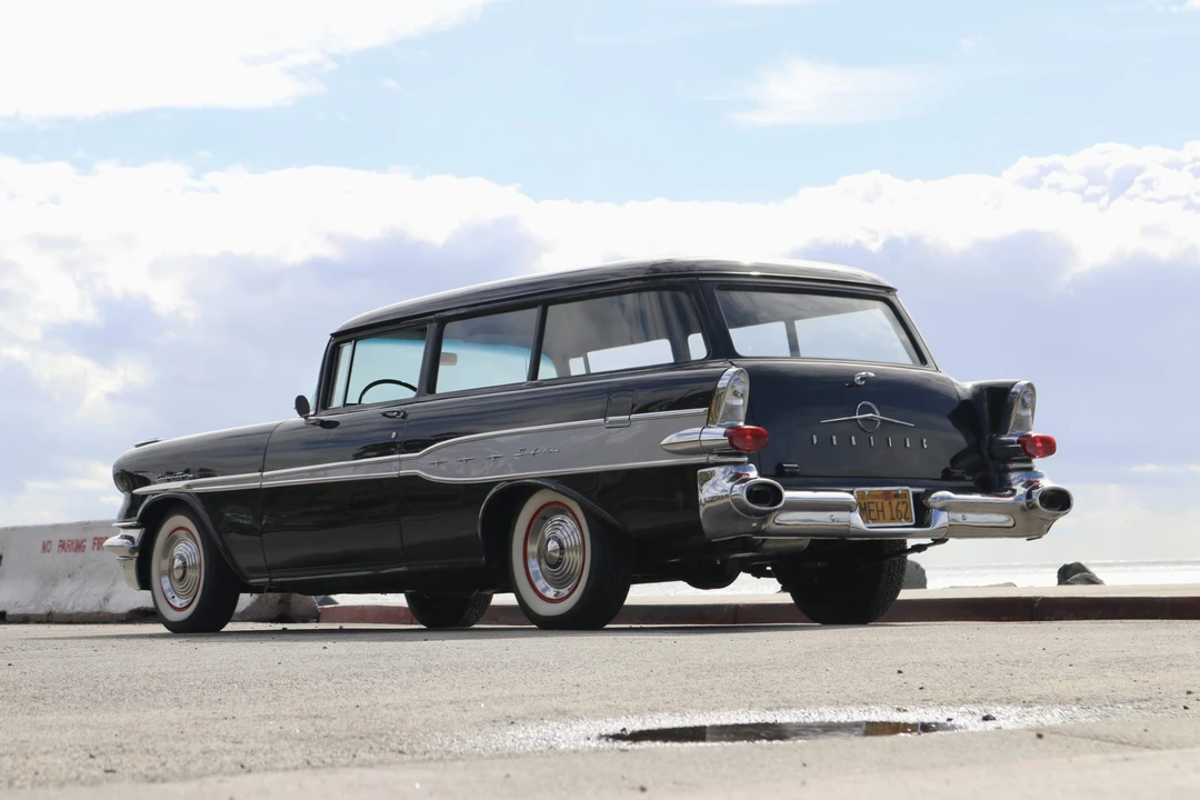 1957 Pontiac Chieftain - Image 13 of 31