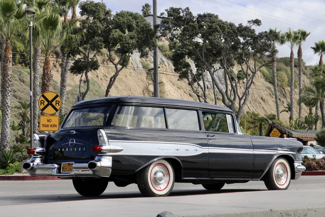 1957 Pontiac Chieftain - Image 22 of 31